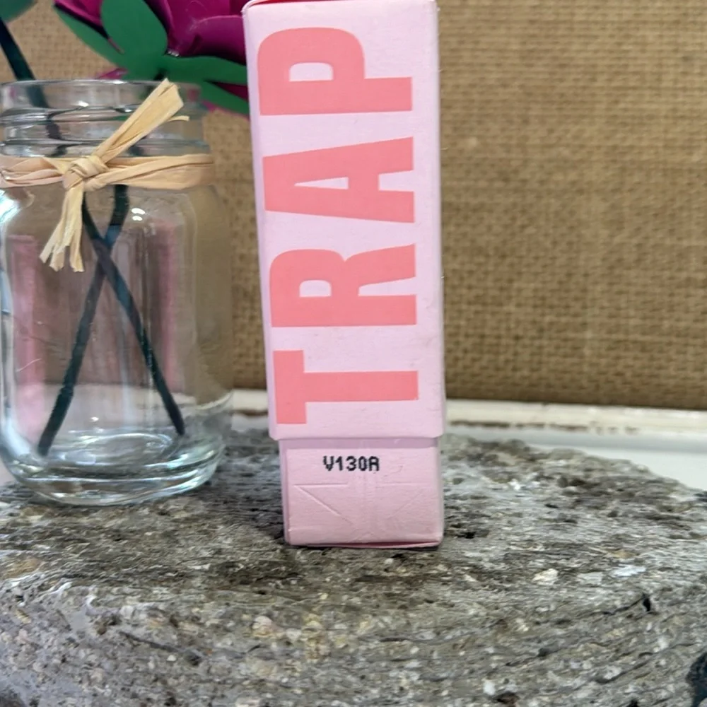 Jeffree Star Velvet Trap Lipstick in Ranch Girl‎